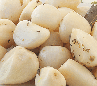 Olivas con ajos y finas hierbas